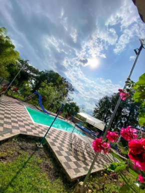 Amplia finca con piscina, jacuzzi y lago con peces